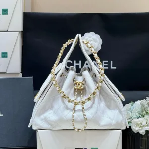 CHANEL 25 HANDBAG IN WHITE 30 GOLD HARDWARE
